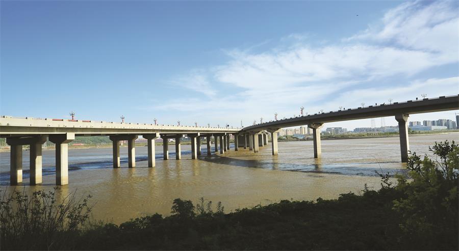 5牡丹江市东四跨江大桥（2008年荣获鲁班奖）.jpg